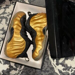 *SOLD* Men’s Nike Air Foamposite One Sneakers Gold/Black